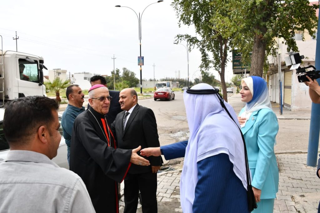 المطران الدكتور يوسف توما يزور مكتب الدكتورة سلوى المفرجي مهنئًا بعيد الفطر المبارك