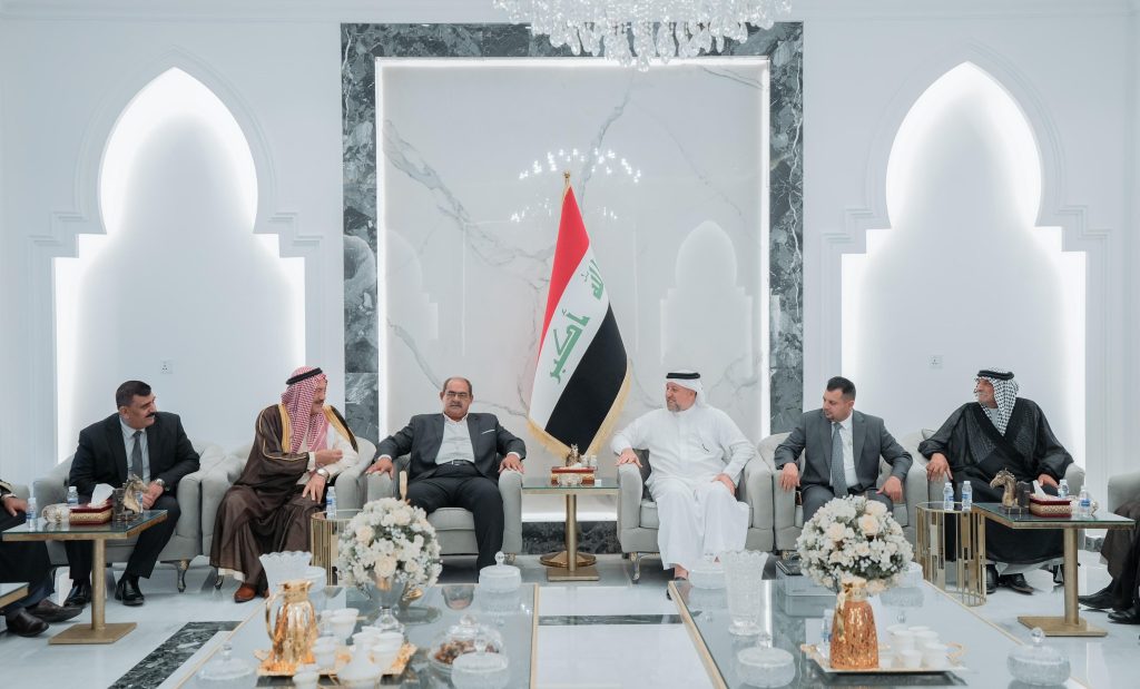 الشيخ خميس الخنجر يستقبل شيوخ ووجهاء قبيلة دليم في ديالى