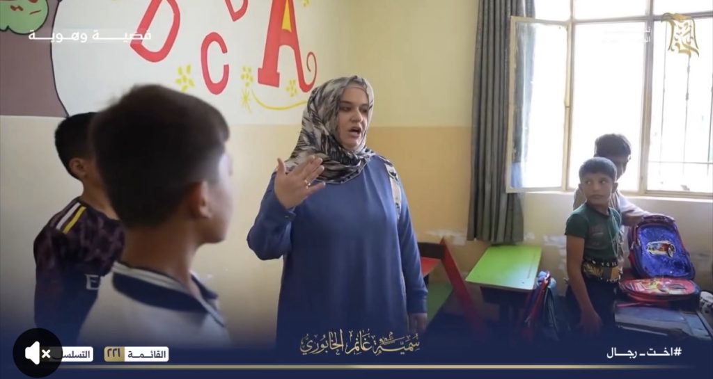 السيدة سمية الخابوري تواصل مبادرتها السنوية بتوزيع الحقائب المدرسية دعماً للطلبة في قرية كاني شيرين