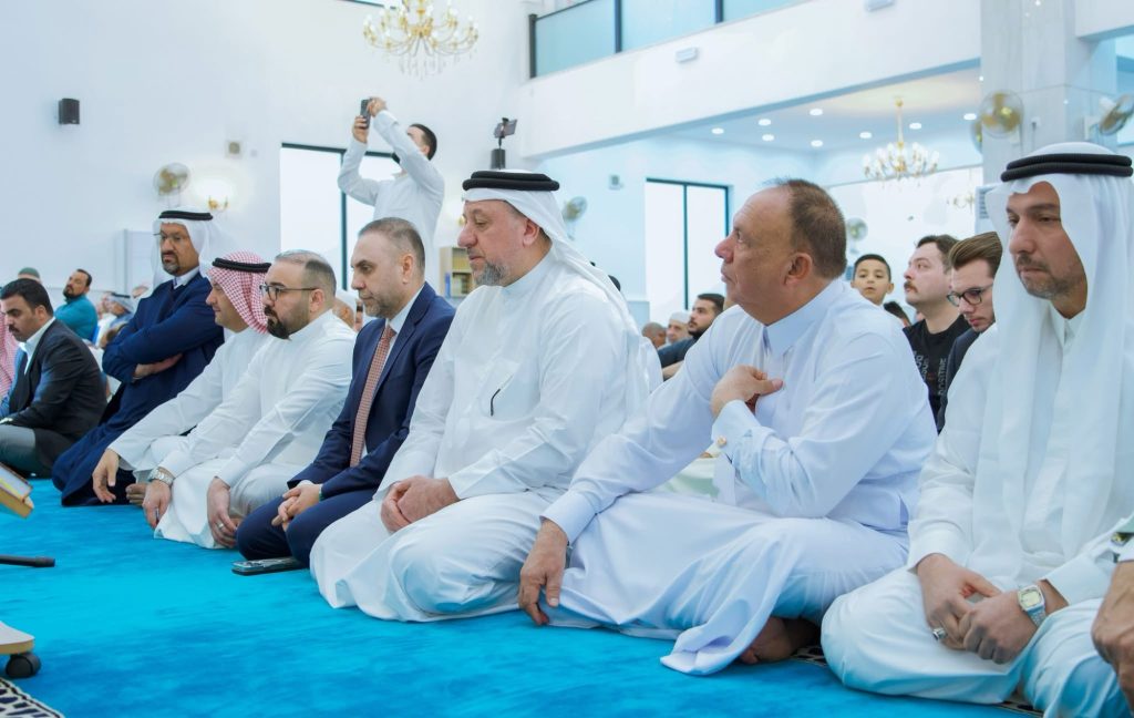 الشيخ خميس الخنجر يؤدي صلاة الجمعة في جامع العيثاوي بالدورة ويؤكد على دور المساجد في ترسيخ الوحدة ونبذ التطرف