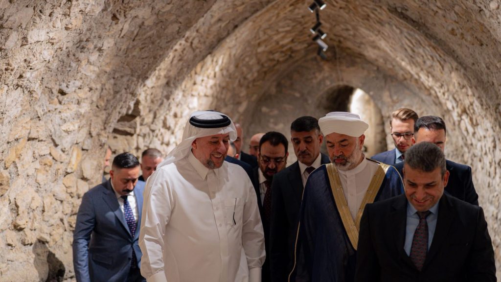 الشيخ الخنجر يؤدي صلاة الجمعة في جامع النوري الكبير